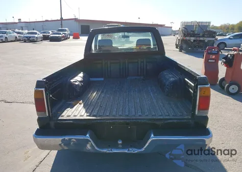 1991 Mazda B2200 Short Bed from USA, damaged, VIN JM2UF1130M1682050